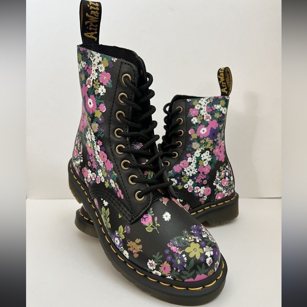 NWOT Dr Martens Pascal Floral Boots Lace Up Size 5 Black Multicolor